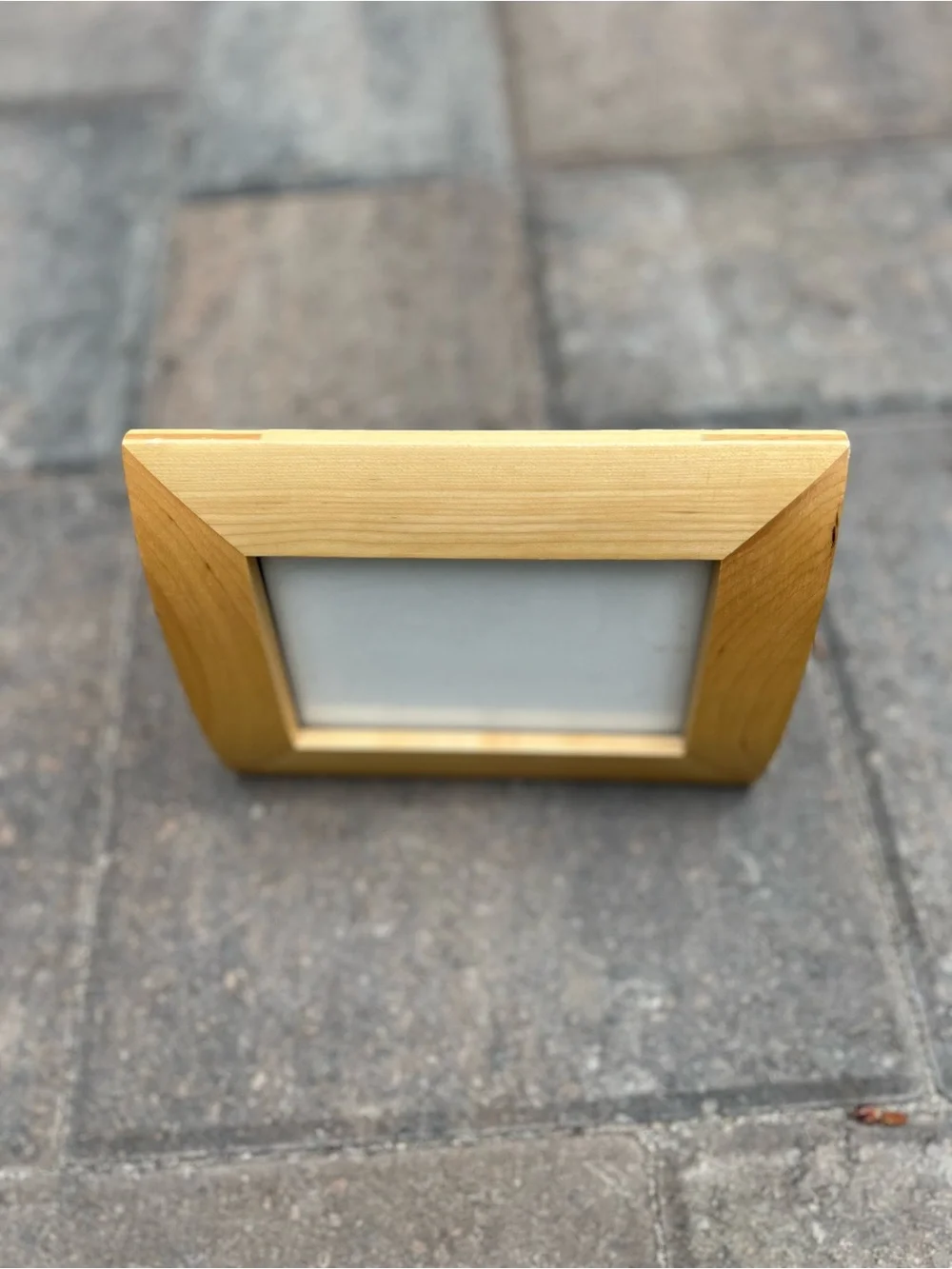 Crate & Barrel Curved Wood Photo Frame 4x6 Tabletop Wall Mount Light Maple Honey